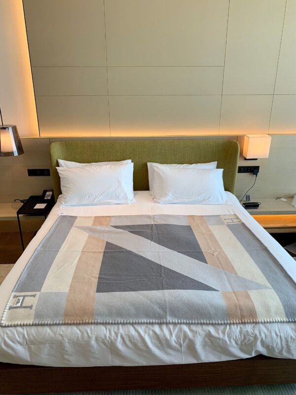 REPLICA Hermes H Drapeau Blanket in Acier and Perle Cashmere - Image 3