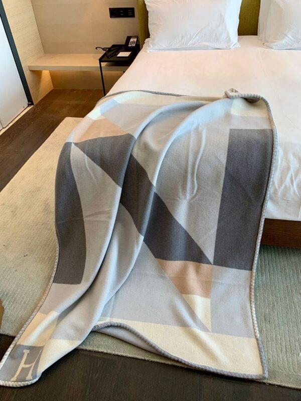 REPLICA Hermes H Drapeau Blanket in Acier and Perle Cashmere - Image 6