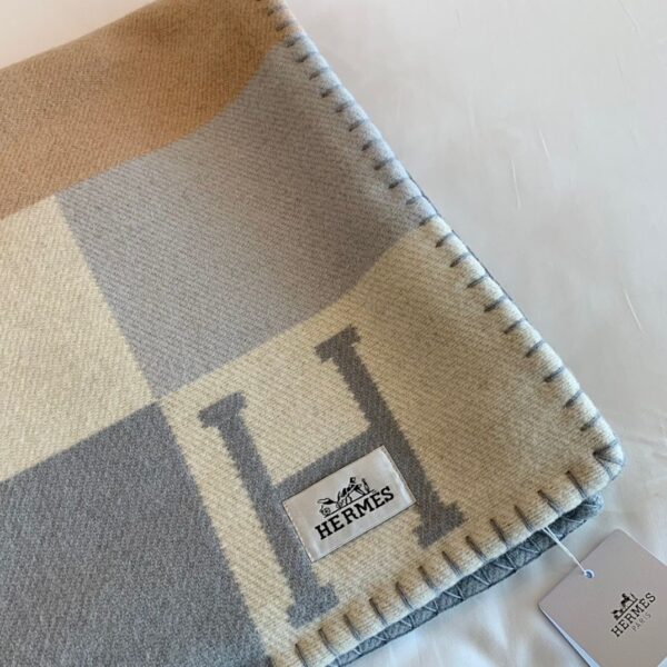REPLICA Hermes H Drapeau Blanket in Acier and Perle Cashmere - Image 5