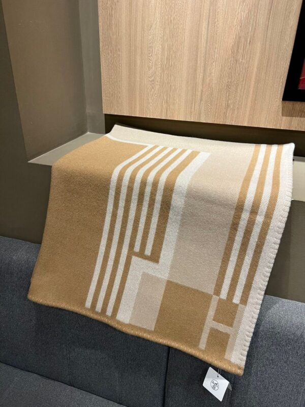 REPLICA Hermes Ithaque Blanket in Beige Wool and Cashmere - Image 3